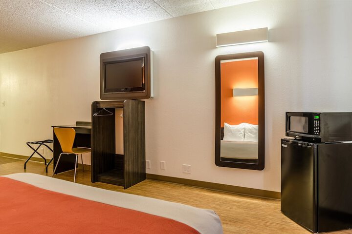 Room 34 of 47