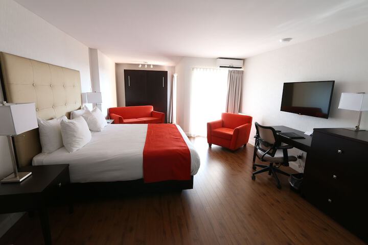 Room 33 of 107
