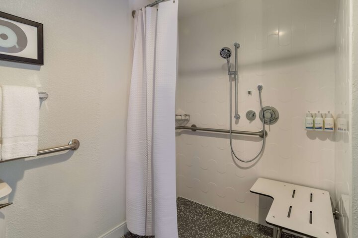 Room 34 of 60
