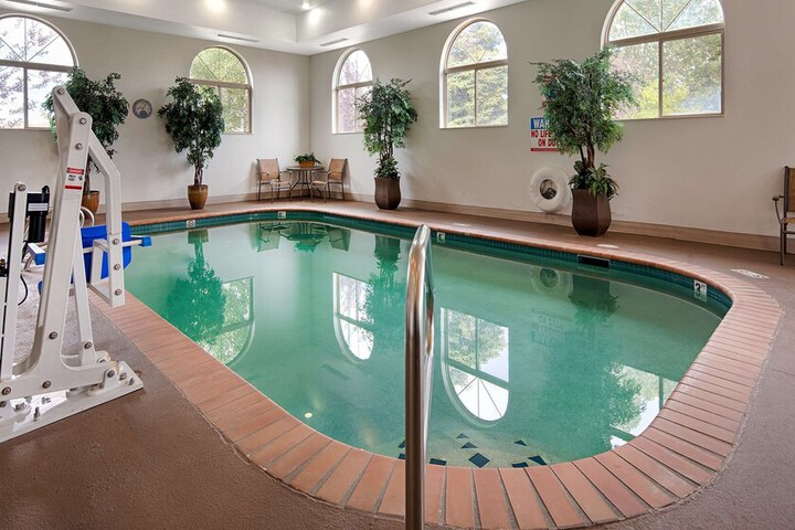 Best Western Plus Deer Park Hotel & Suites