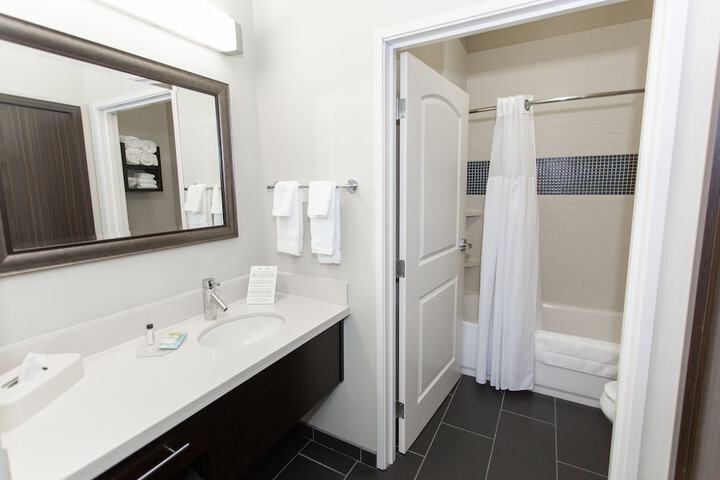 Staybridge Suites Bowling Green by IHG