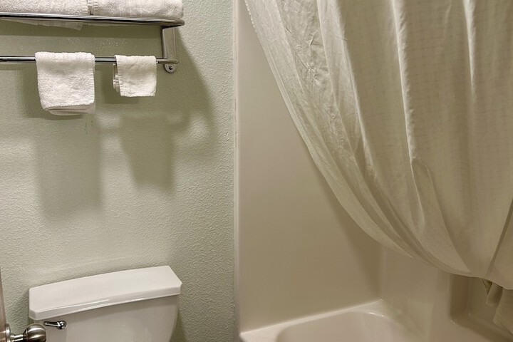 Room 5 of 16