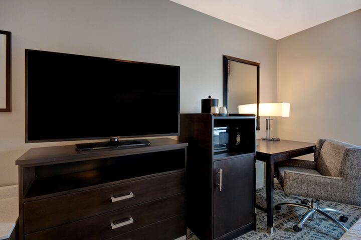 Room 32 of 49