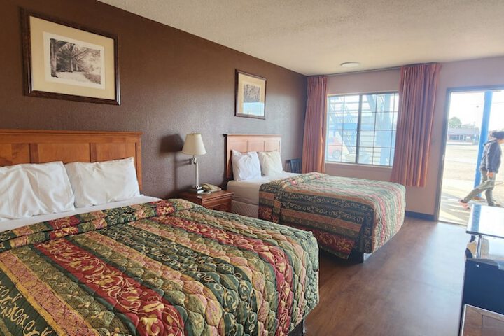 Room 11 of 32