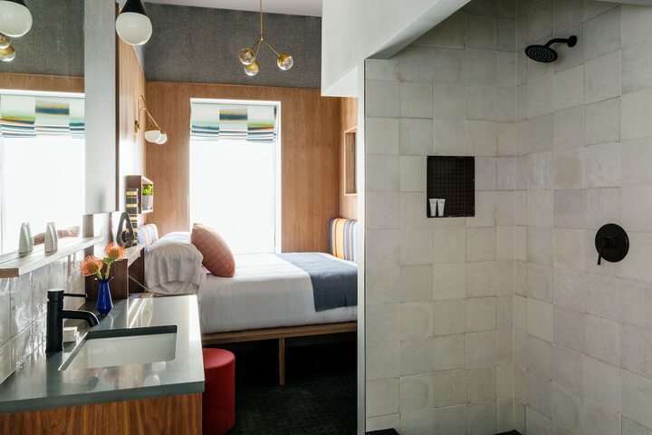 Room 52 of 65