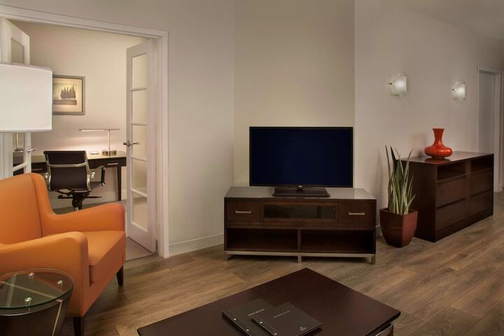Room 42 of 101