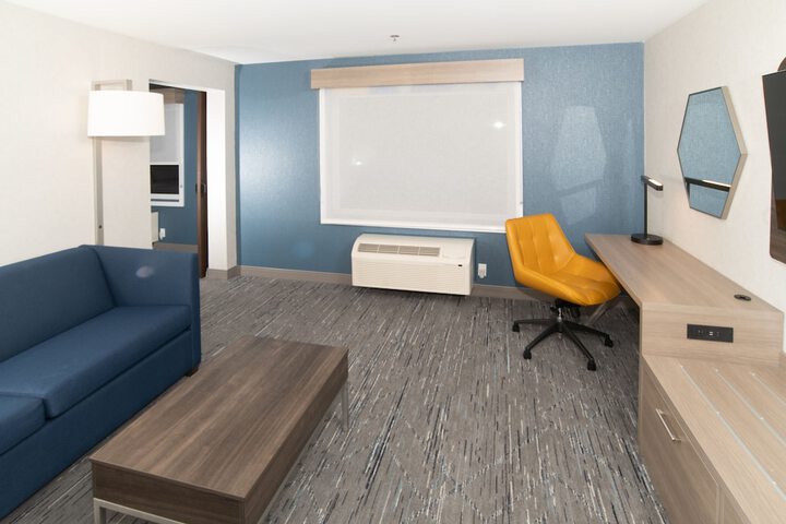 Holiday Inn Express and Suites Moose Jaw by IHG