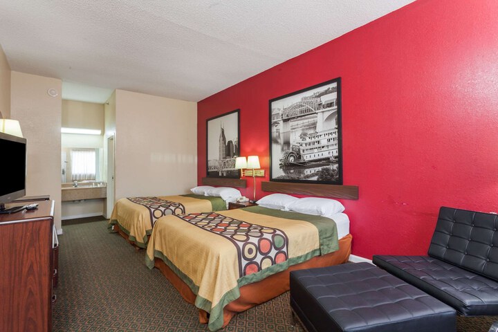 Room 32 of 37