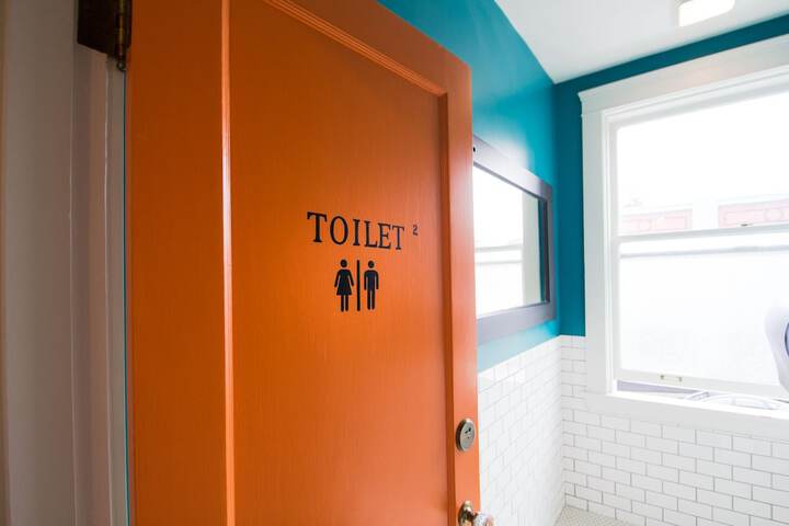 Room 53 of 76