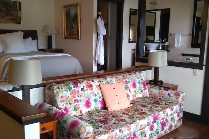 Room 103 of 147