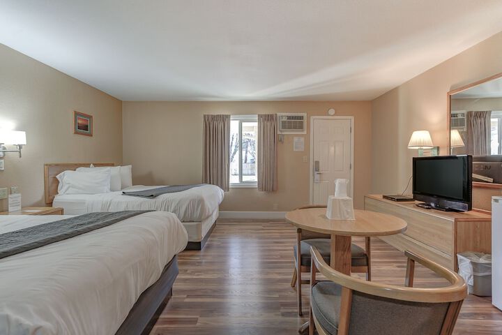Shasta Pines Motel & Suites