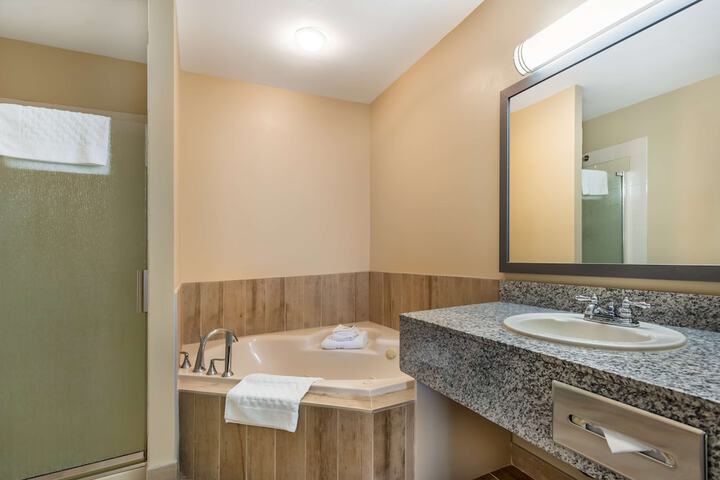 Best Western Strathmore Inn