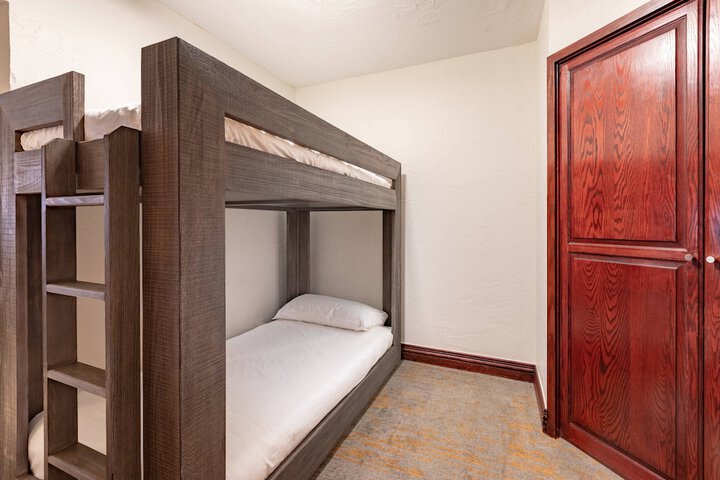 Room 26 of 66