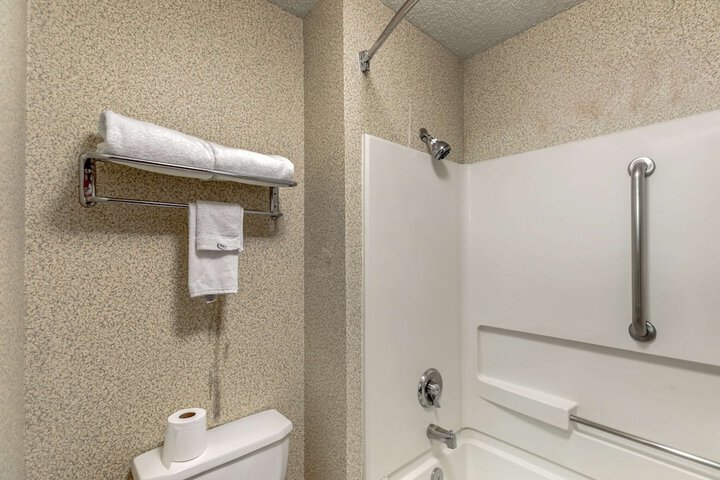 Room 32 of 40