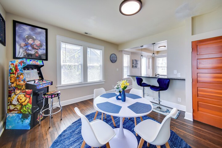 Modern Portsmouth Apartment: Walk to Norfolk Ferry