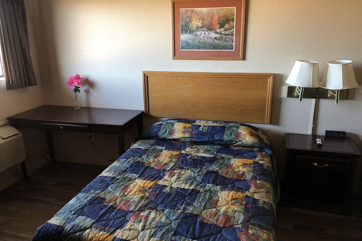 Room 13 of 19