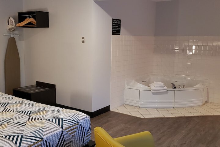 Motel 6 Kewanee IL