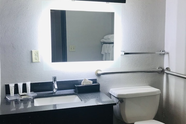 Country Inn & Suites by Radisson Warner Robins, GA