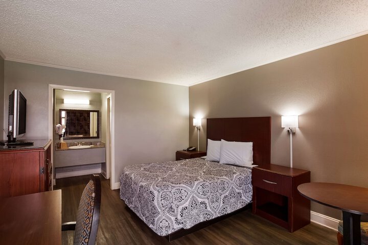Room 16 of 30
