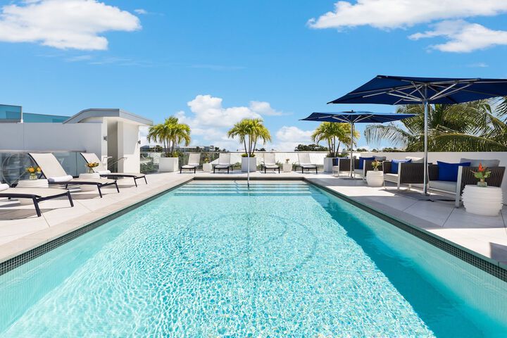 H2O Suites - Adults Only