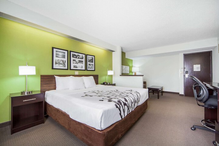 Room 8 of 37