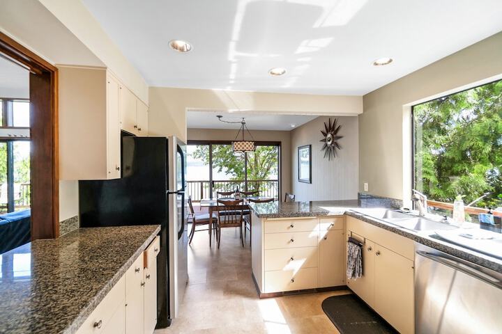 PNW MCM 155ft Private Waterfront Gem on Raft Island w / Hot Tub 3 Bedroom Home by RedAwning