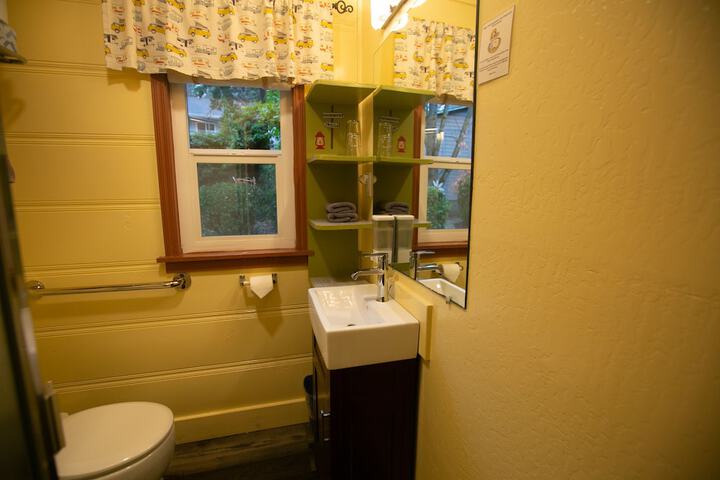 Room 44 of 236