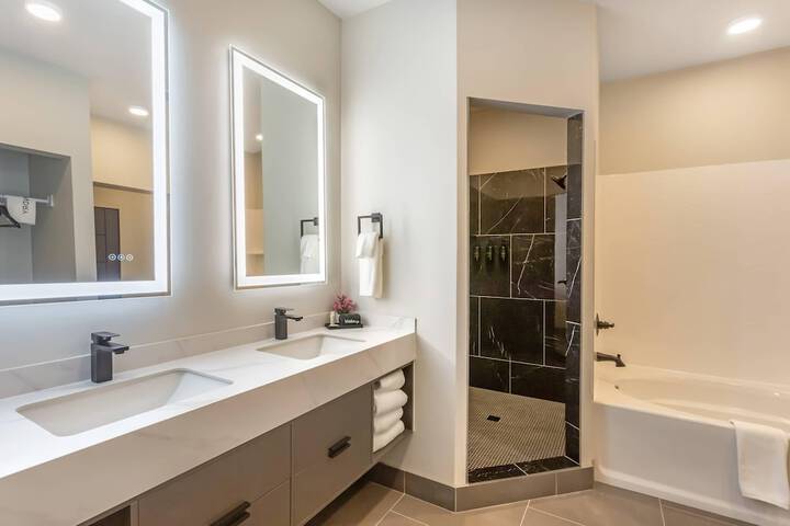 The Valor an Ascend Collection Hotel