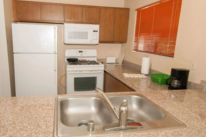 SUNNYVALE GARDEN SUITES HOTEL 29 PALMS A