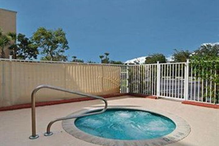 MainStay Suites