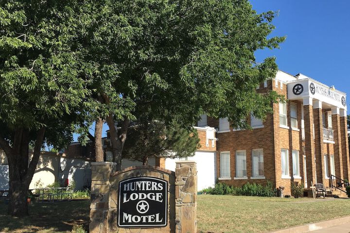Hunters Lodge Motel