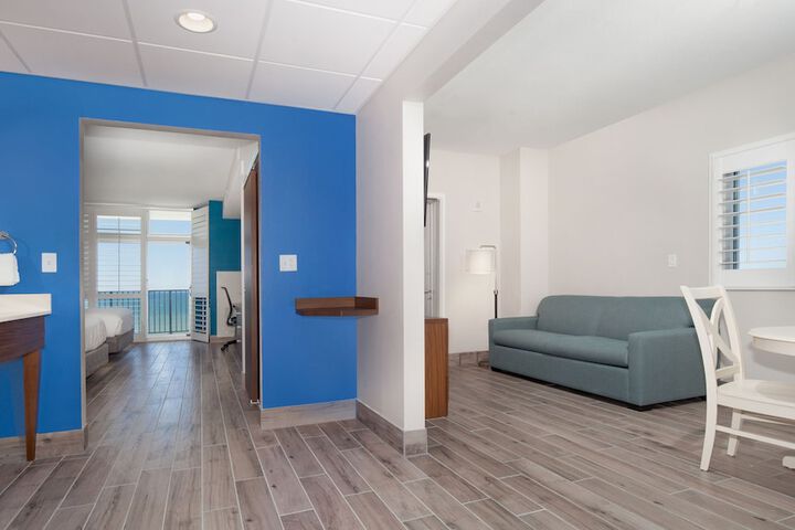 Holiday Inn Express & Suites Panama City Beach - Beachfront by IHG