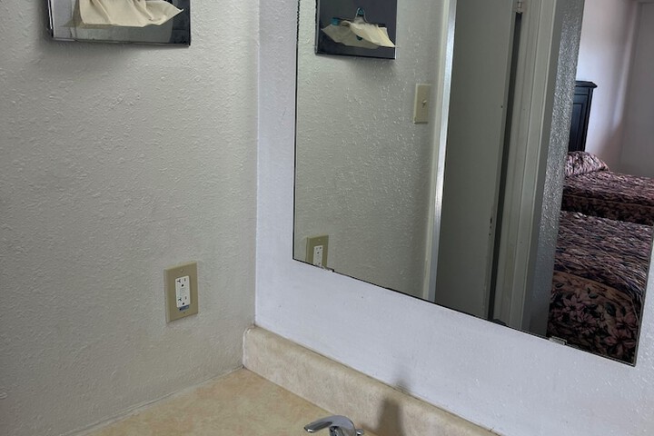 Glen Rose Inn and Suites