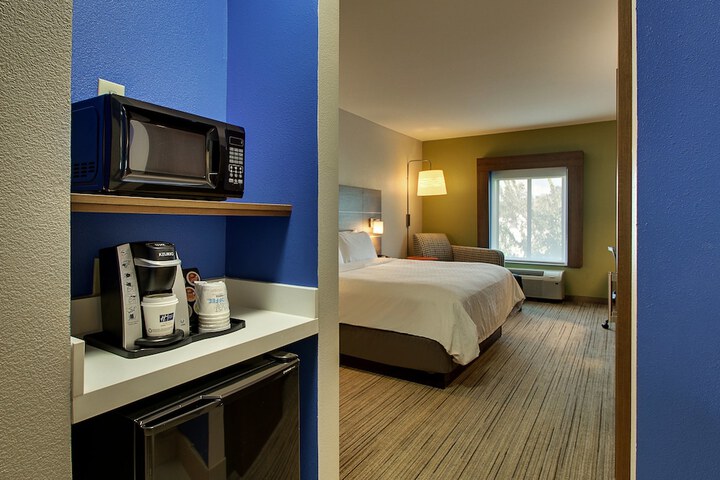 Room 32 of 49