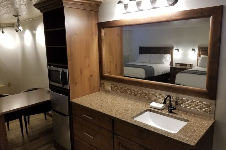 Lamplighter Lodge