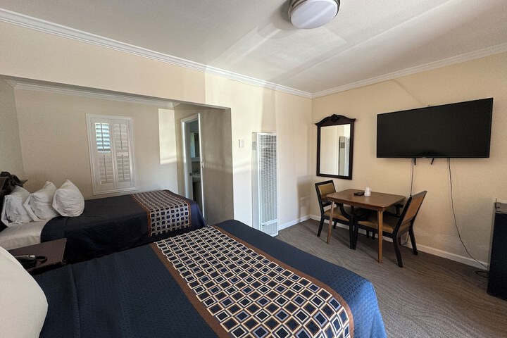 Room 13 of 28