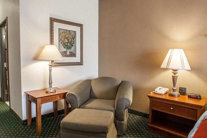 Room 52 of 69