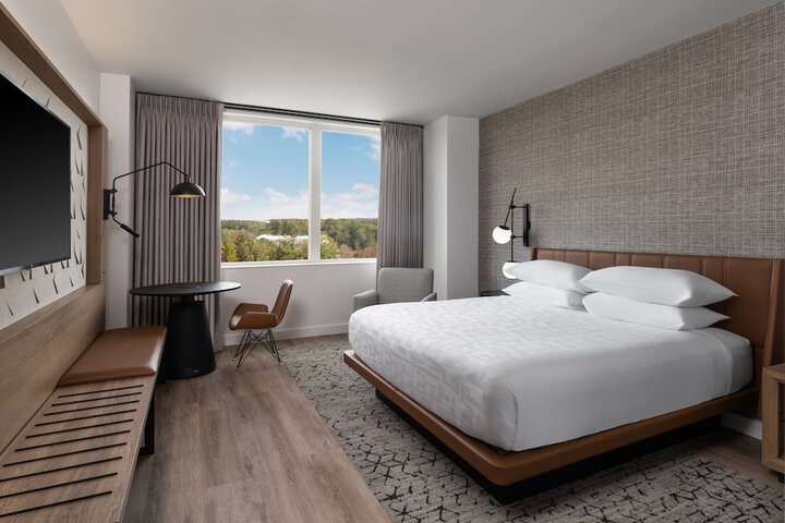 Room 28 of 69