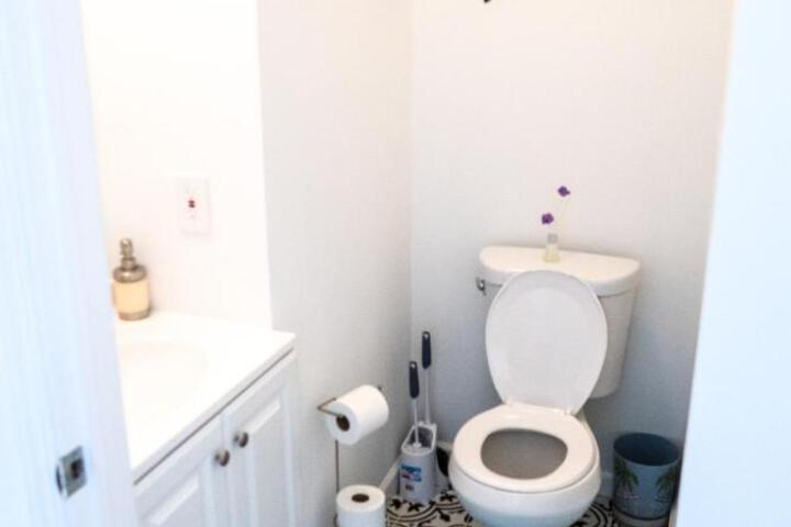 Lux 3 Bd - Perfect & Parking & Massive Patio
