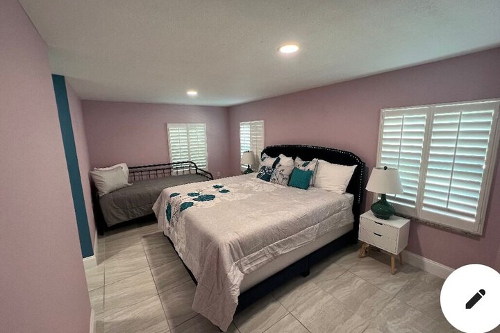 Room 18 of 43