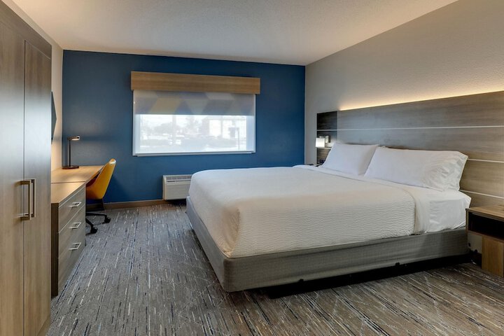 Room 26 of 64