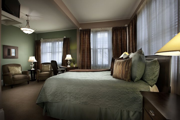 Room 25 of 38