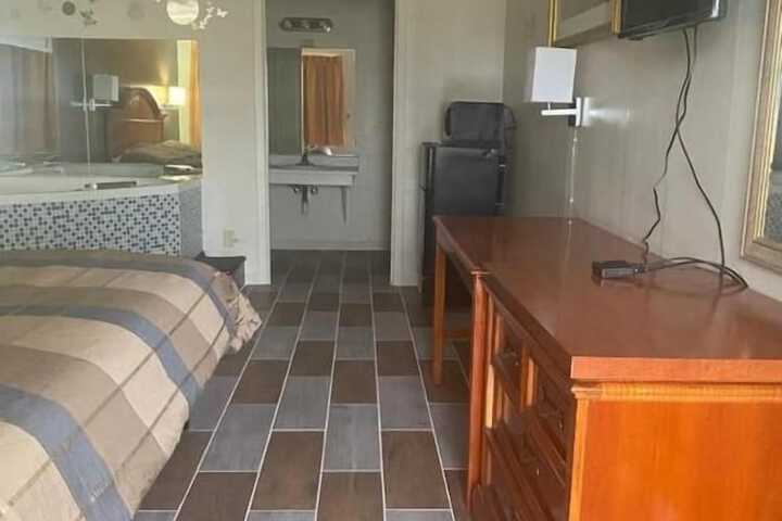 Room 11 of 16