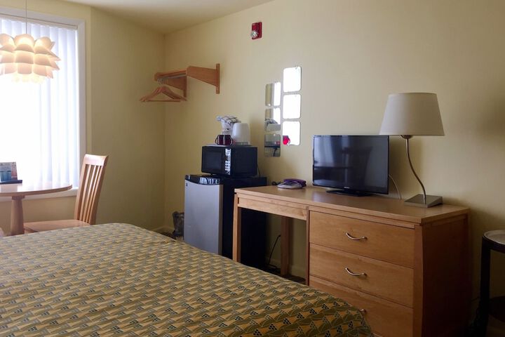 Room 42 of 77