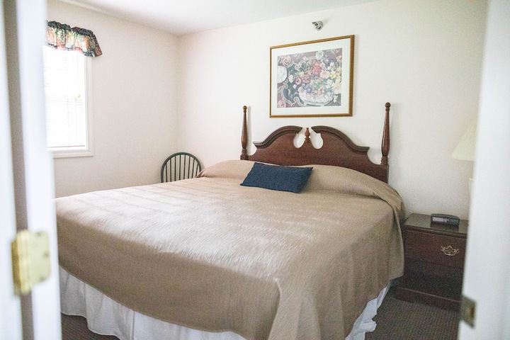 Room 9 of 18