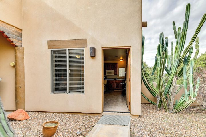 4 Mi to San Tan Mtn Trails: Arizona Studio!