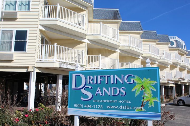 Drifting Sands Oceanfront Hotel