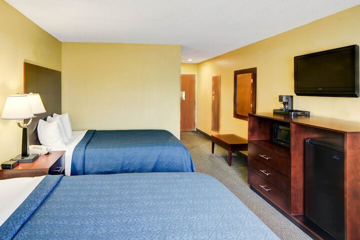 Room 13 of 28