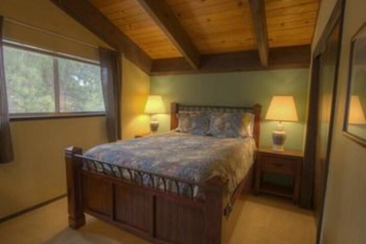 Conveniently Located Tahoe Home for 10 by RedAwning