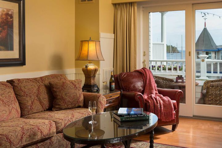 Grand Harbor Inn